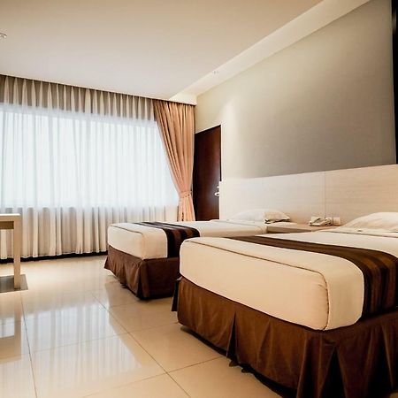 Hotel Asri Plaza Asia Tasikmalaya Buitenkant foto