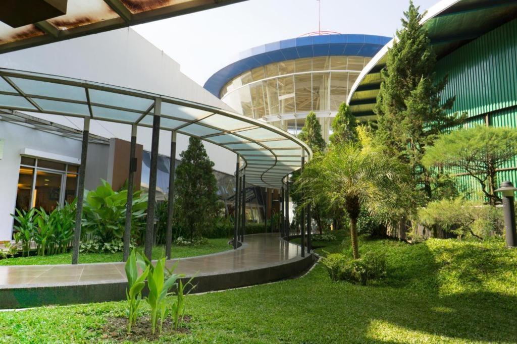 Hotel Asri Plaza Asia Tasikmalaya Buitenkant foto