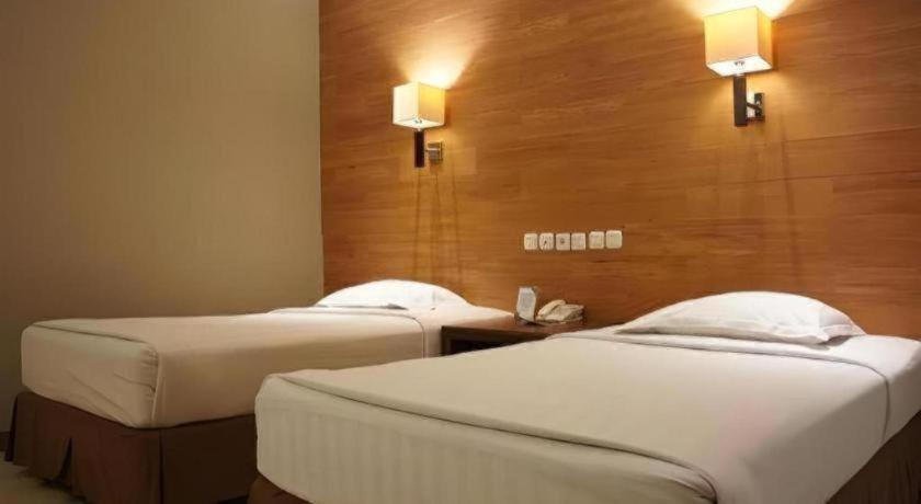 Hotel Asri Plaza Asia Tasikmalaya Buitenkant foto
