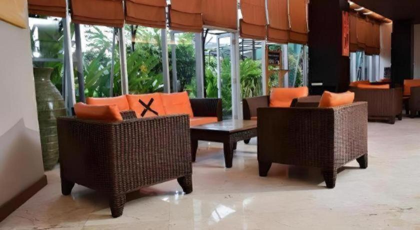 Hotel Asri Plaza Asia Tasikmalaya Buitenkant foto