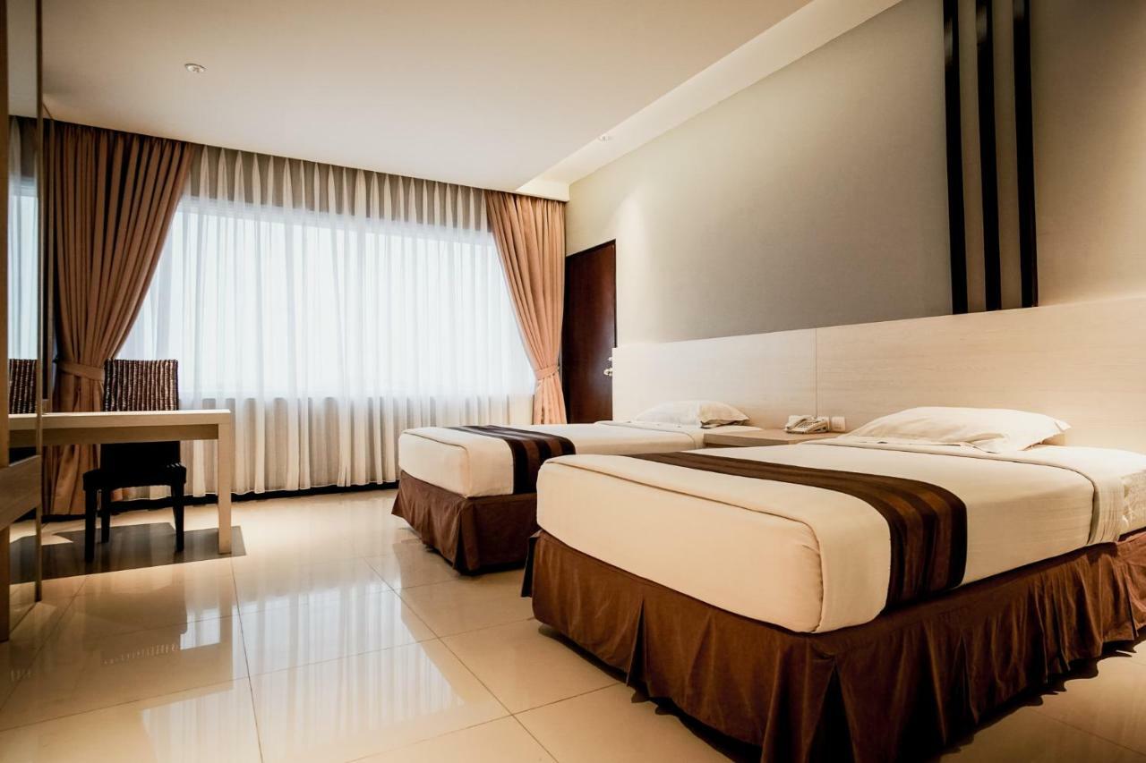 Hotel Asri Plaza Asia Tasikmalaya Buitenkant foto