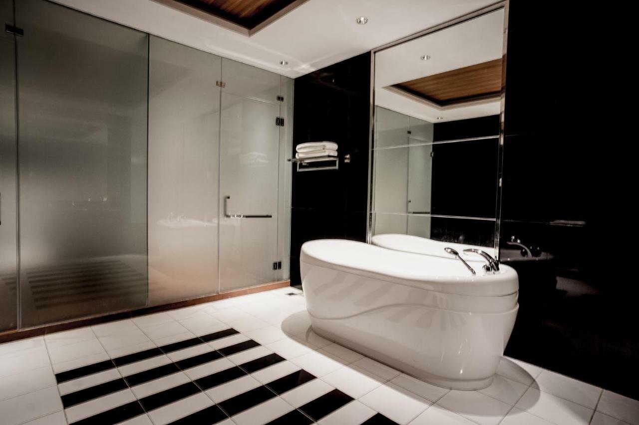 Hotel Asri Plaza Asia Tasikmalaya Buitenkant foto