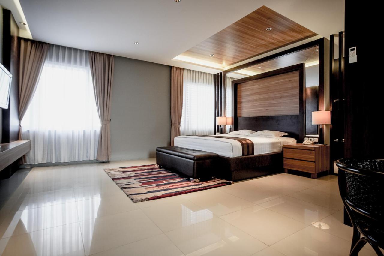 Hotel Asri Plaza Asia Tasikmalaya Buitenkant foto